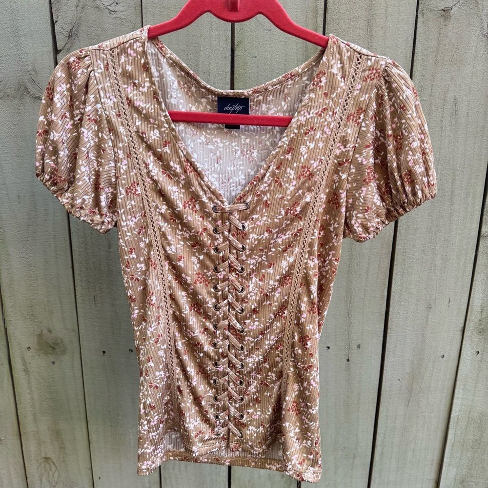 Daytrip Tan Floral Women's Top